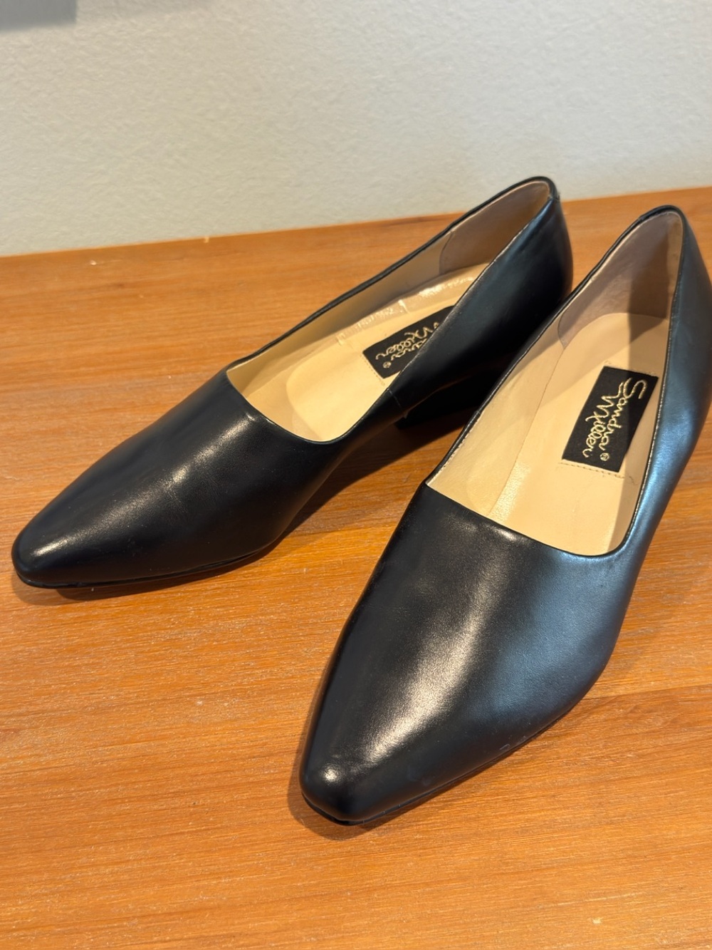 Vintage 90s Sandra Miller Angel Pumps Black Leather Size 7M Made in Brazil